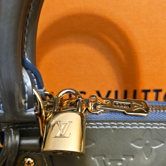 Authentic Louis Vuitton Vernis BB alma - Picture 7 of 10